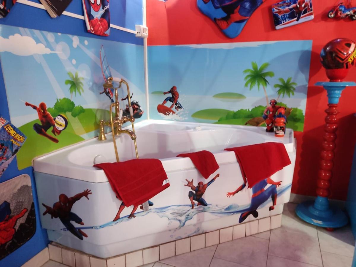 Spiderman House Gasthof *